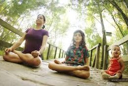 5 Alasan Kenapa Anak Anda Harus Berlatih Yoga
