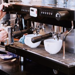 Kaffeeautomat reparieren – Diese Tricks helfen dabei